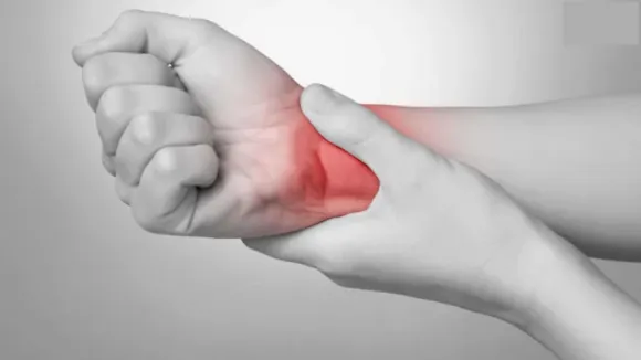 Đứt gân tay có tự lành không? Khi nào cần phẫu thuật?