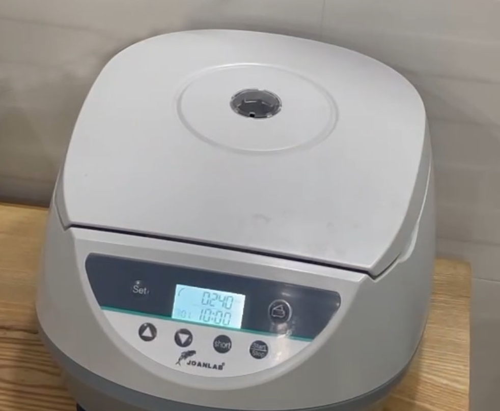Quay ly tâm trong 10 phút với tốc độ 3500 vòng/phút